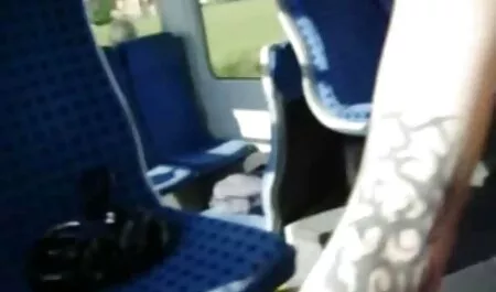 Että hänen miehensä ja te kaksi mummo pillu olette eristyksessä.