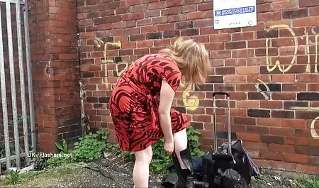 Ihania matkustajia vanhan naisen pillu taksikuskilta