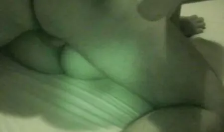 Rintavat naiset haluavat työntää sormesi sormetus video minuun.