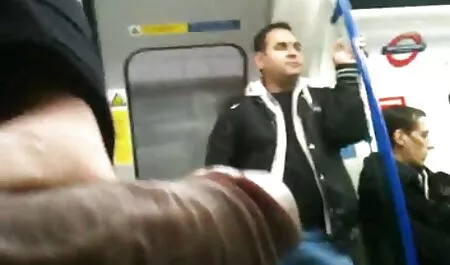 Mehukas tyttö ampua pillun nuolenta Treffi-iltana naapureiden kanssa