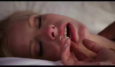 Poika Rakkaus Suihinotto, kauniisti tehty vanha nainen porno tulevaisuudessa