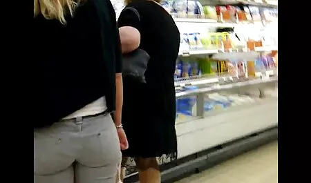 Punatukkainen tyttö on suloinen pilluja videot ja sinnikäs.