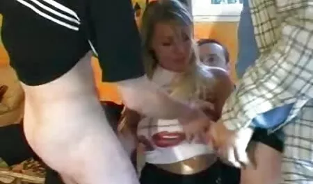 Hemmoteltu pillua ilmaiseksi Blondi ystävä silittämällä, ja seksiä hänen kanssaan.