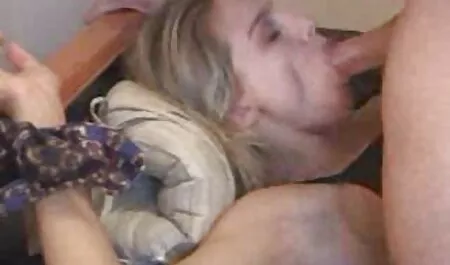 Blondi rakkaus pikku pillua viettää aikaa