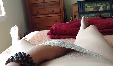 Kaunis pitkä valkoinen vanha nainen porno chic