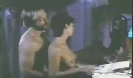 Kuin blondi poraa kahta pilluvideo reikää