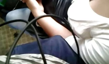 Ampua. vanha nainen masturboi