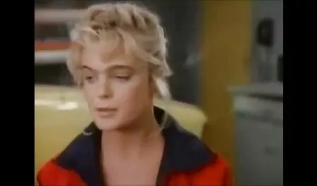 Tyttö, joka menee takakonttiin. porno pillu
