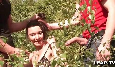 Kuumaa mummo pillu seksiä keittiössä